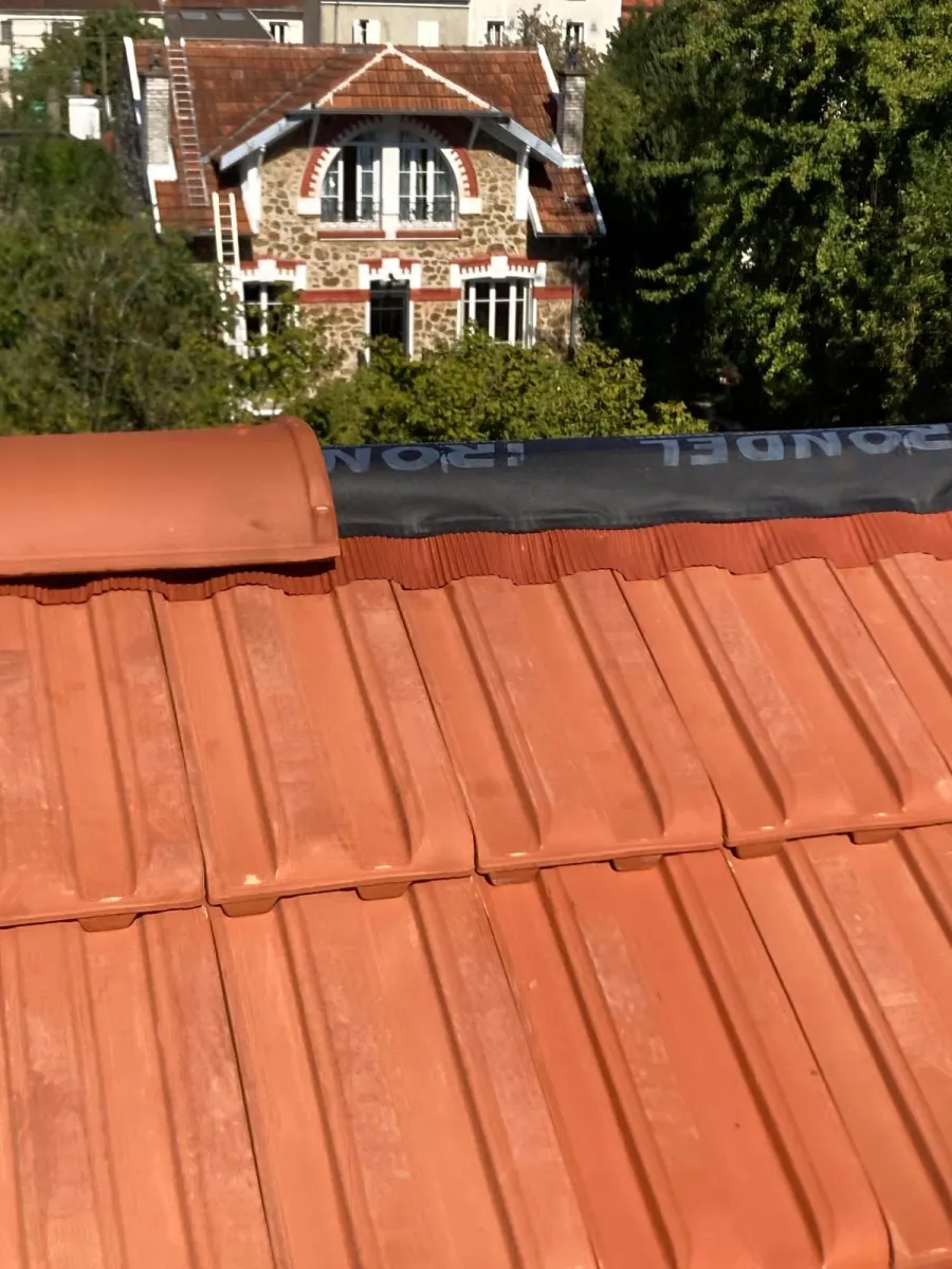 Façade rénovée par Sauzaire Couverture Rénovation à Paris